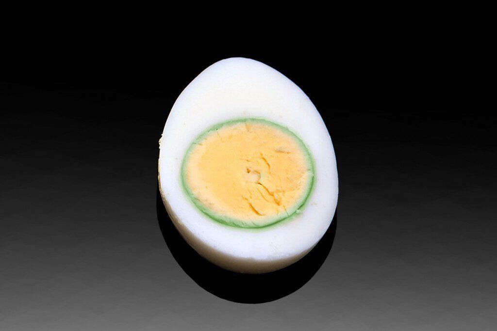 huevos cocidos verdes